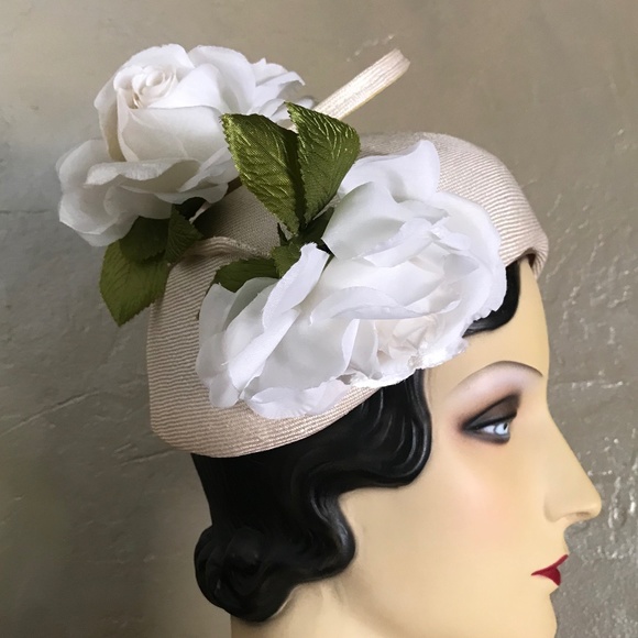 EXQUISITE FAMOUS DESIGNER 1960s' COUTURE CREAM STRAW HAT - FABRIC ROSES & LOOPS - Picture 4 of 14